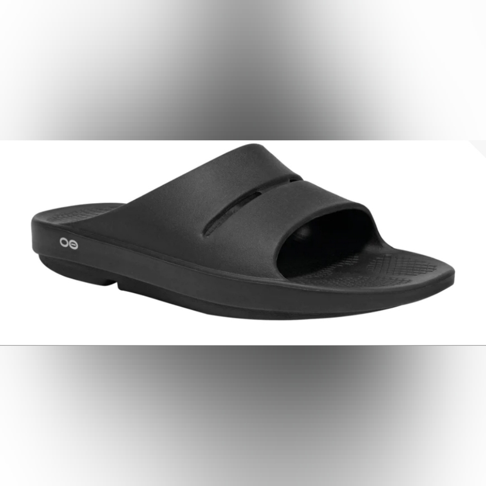 Oofos Ooahh unisex black slides
